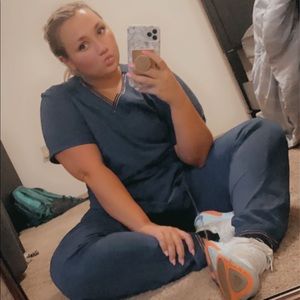 Meet your Posher, Holly